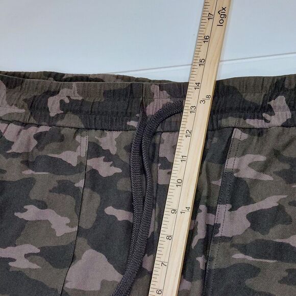 Athleta Camo Farallon Women's 20 Shorts Green Drawstring Elastic Waist NEW! - Picture 10 of 11